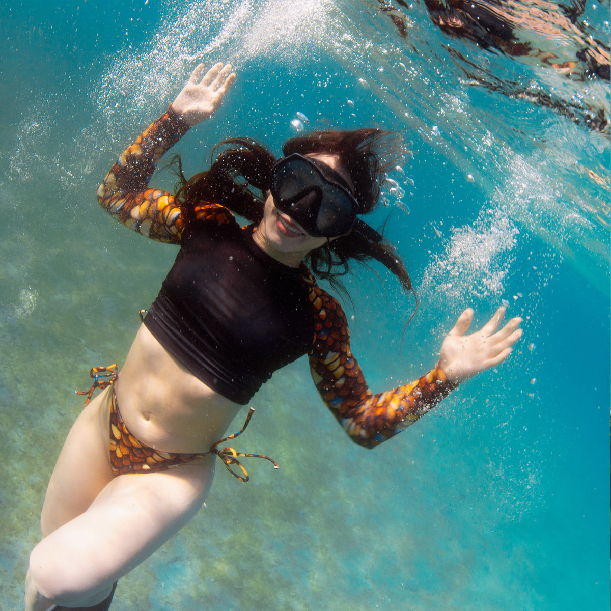 Arcane Pearl Long Sleeve Crop Top Rashguard | Jewel